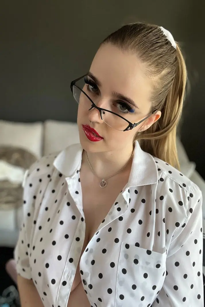 cajosas123 (18) female from US - sexting partner