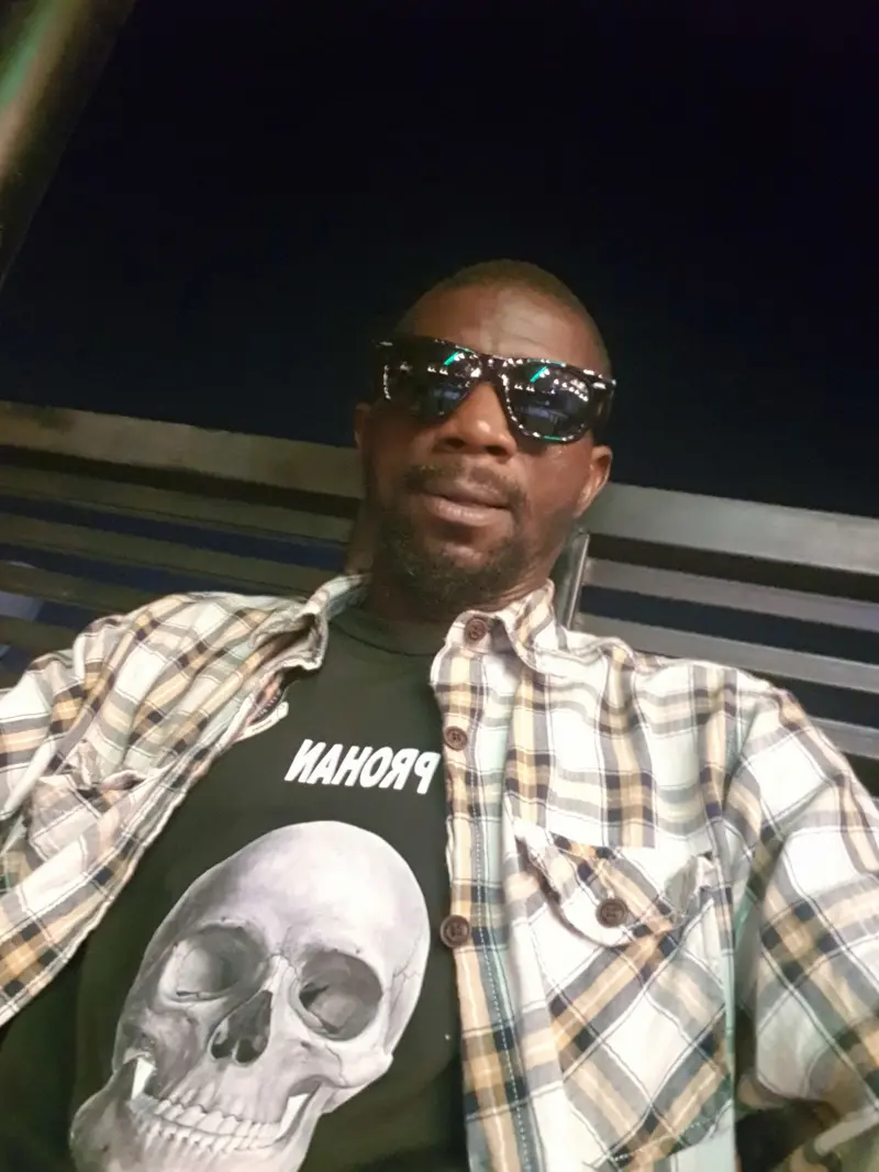 callme2 (18) male from NG - sexting partner