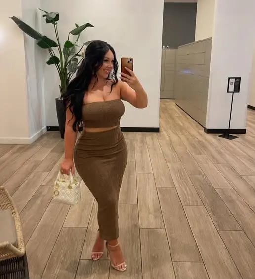 capone5877 (18) female from UY - sexting partner