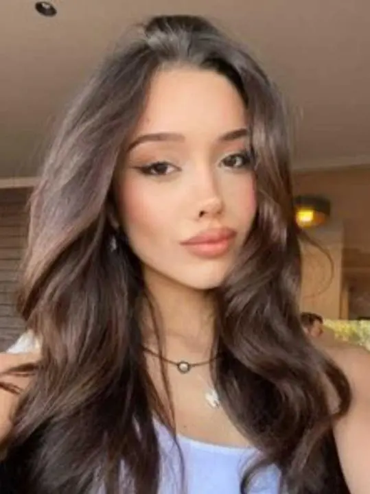 capupa (18) female from US - sexting partner