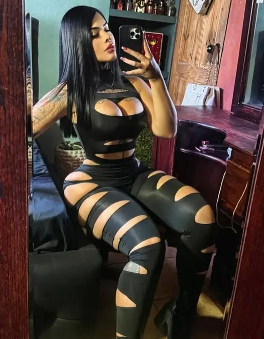 carecom420 (18) female from GB - sexting partner