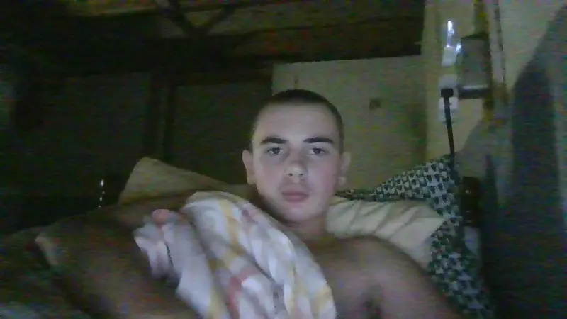 careyk301 (18) male from CA - sexting partner