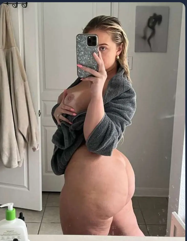 carolinarommie (18) female from US - sexting partner