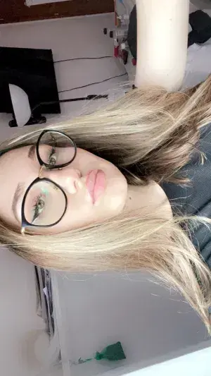 cayem54279 (18) female from DE - sexting partner