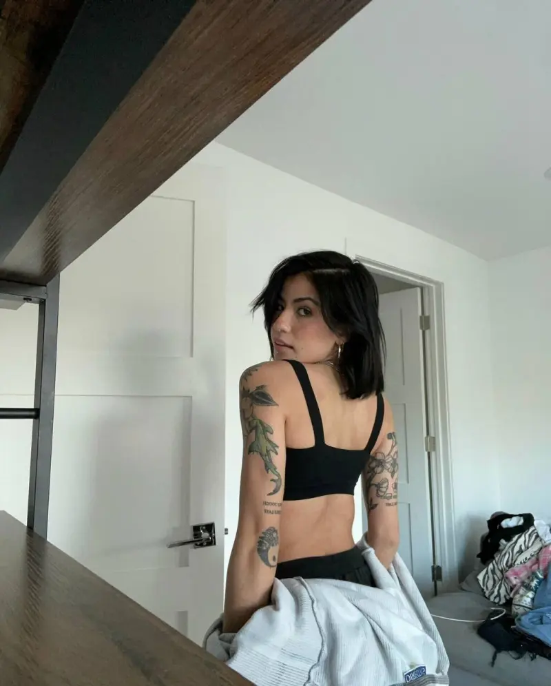 cayik16049 (18) female from US - sexting partner