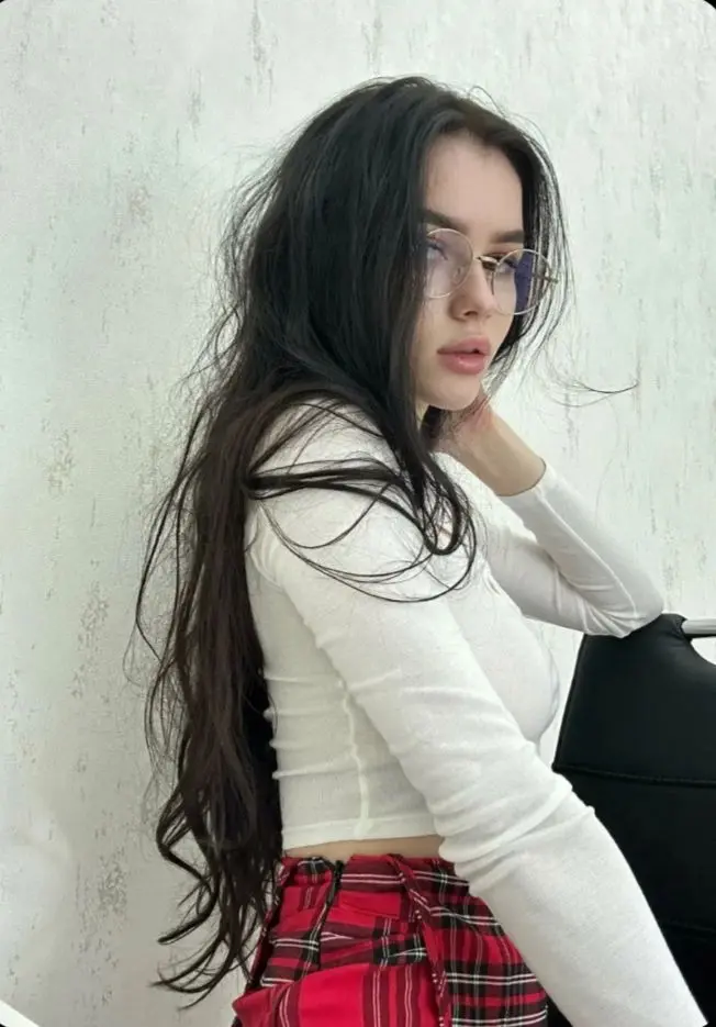 ccdxiwh (21) female from GB - sexting partner