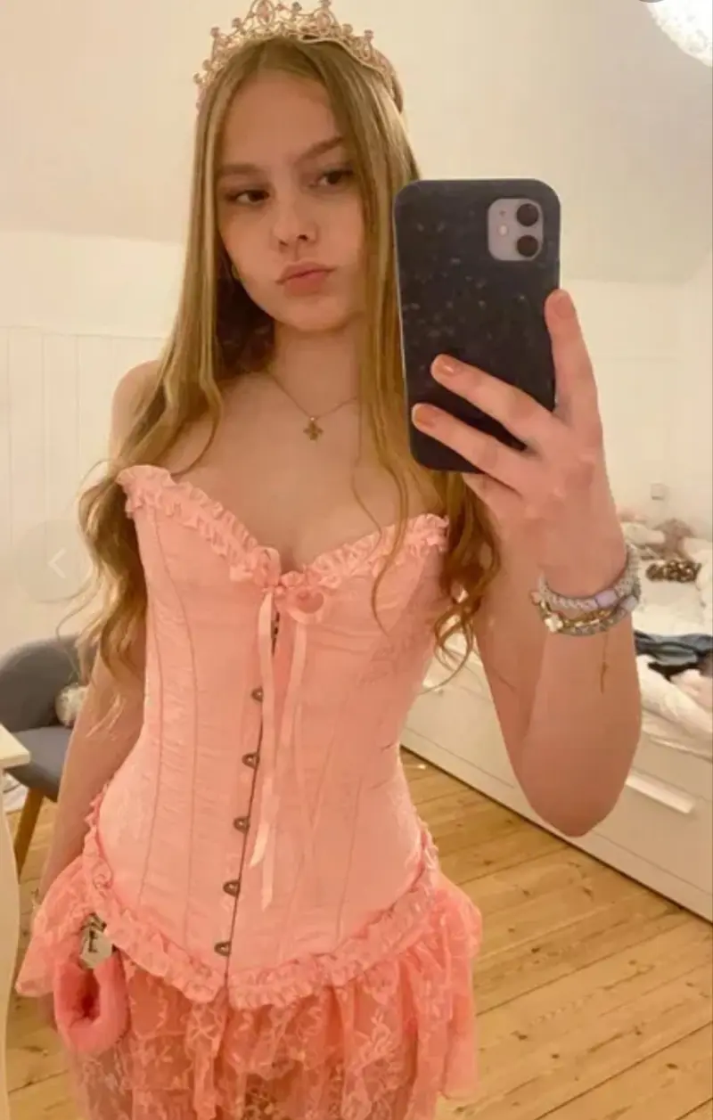 cdnjemv (18) female from SE - sexting partner