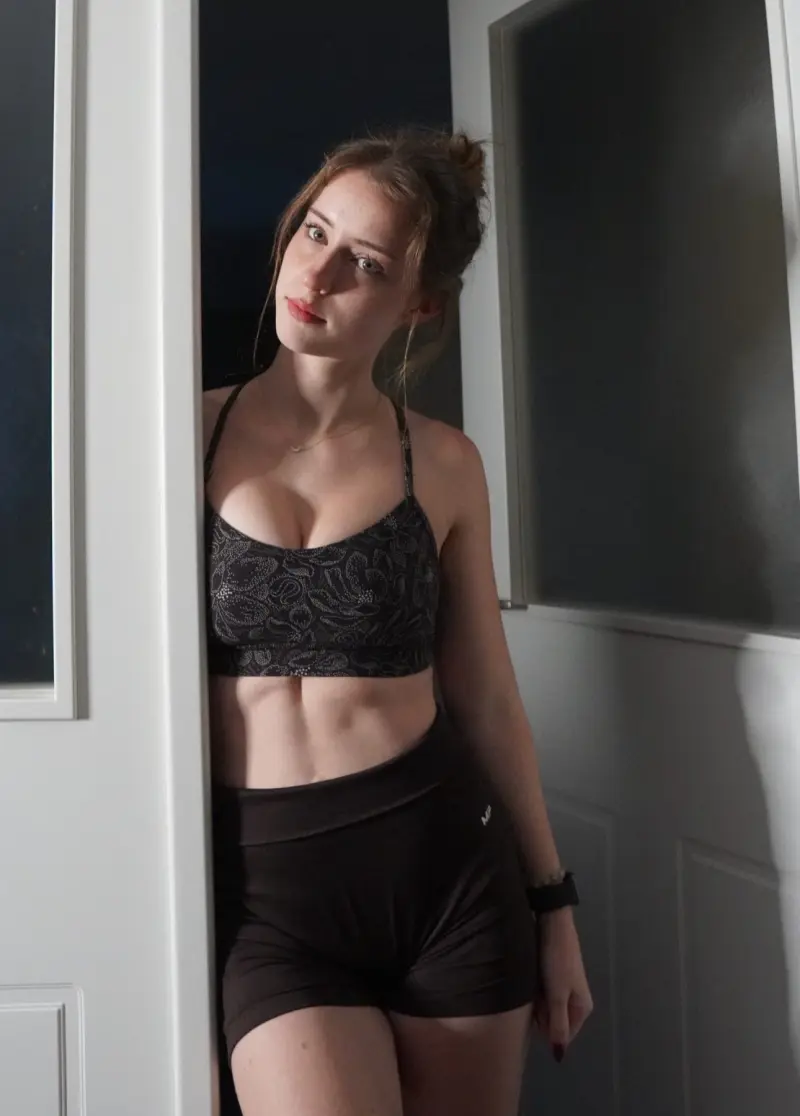 cejotiy350 (18) female from GB - sexting partner