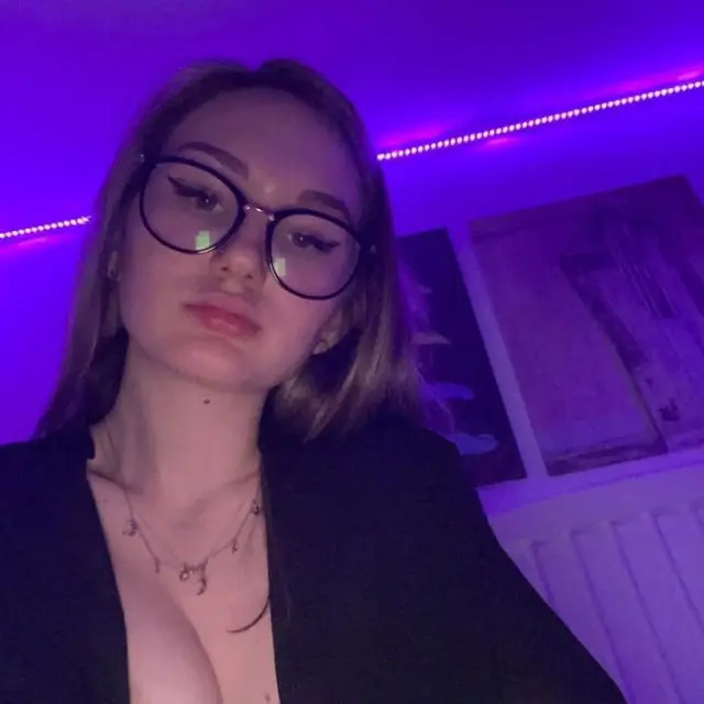 cekeje1996 (18) female from US - sexting partner