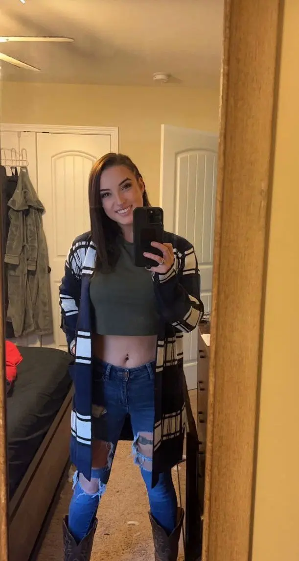 celina227 (18) female from US - sexting partner