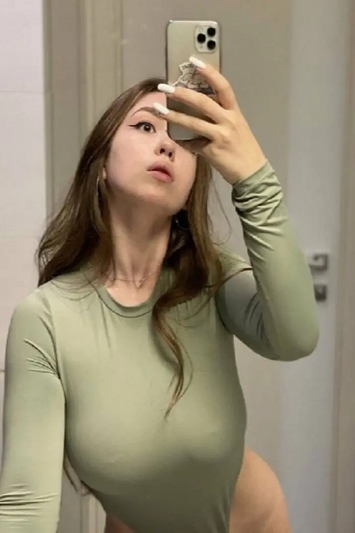 cepat74071 (18) female from US - sexting partner