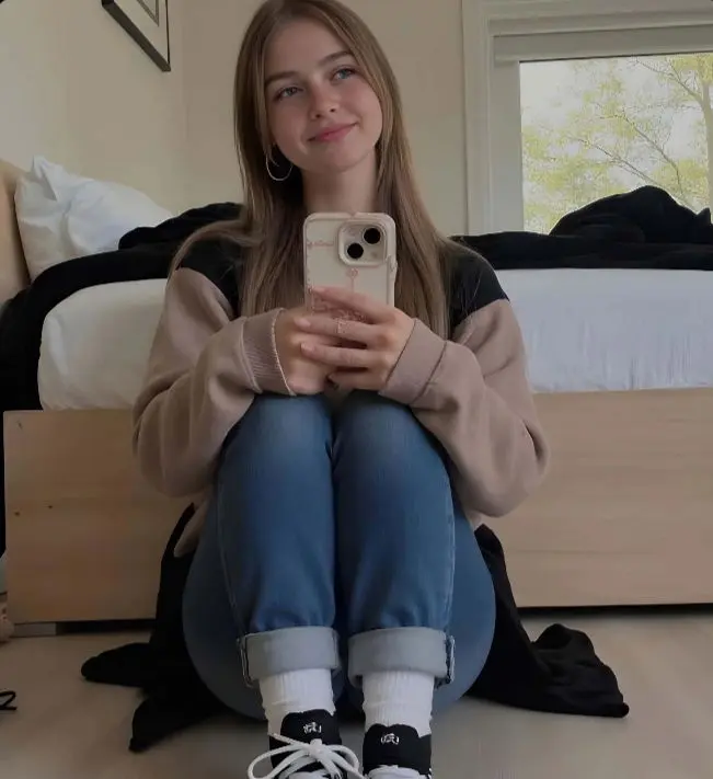 cepeyui (18) female from GB - sexting partner