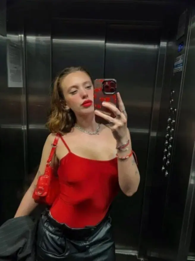 cewoxej (18) female from ES - sexting partner