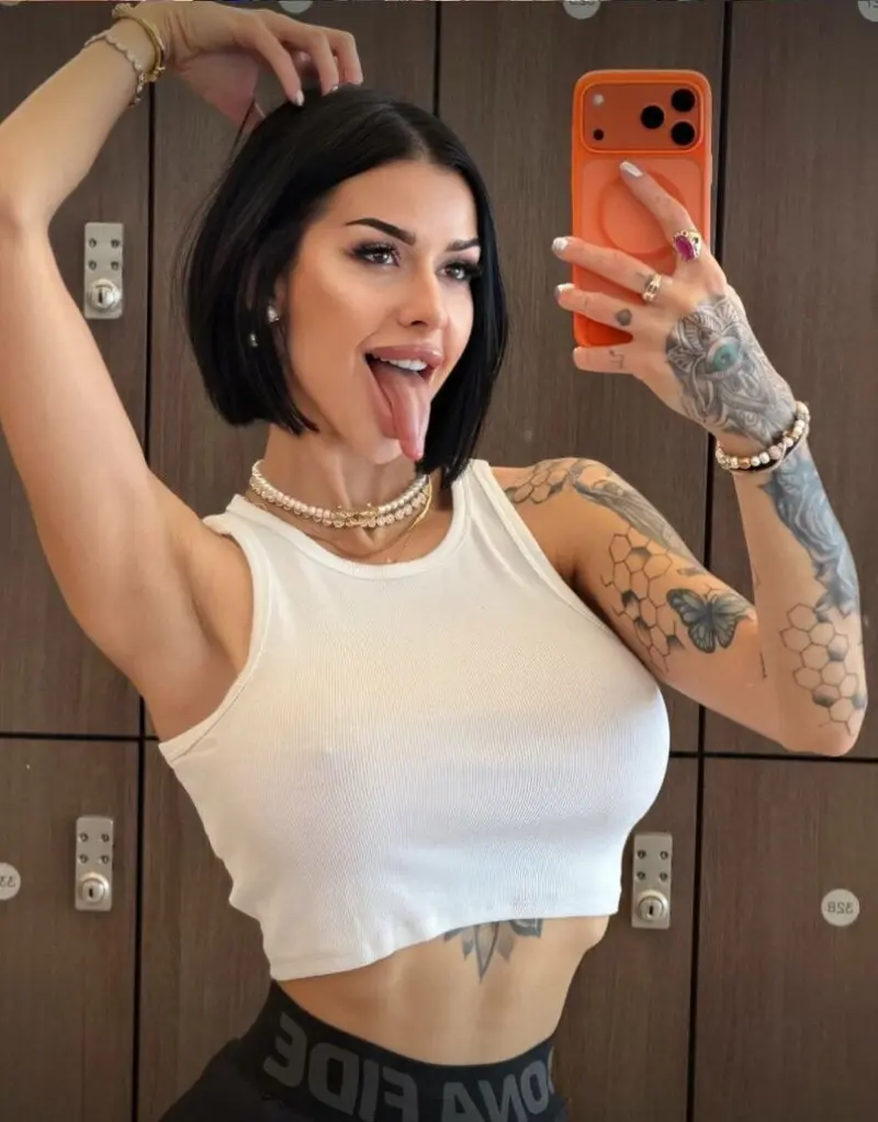 charlotte412 (18) female from US - sexting partner