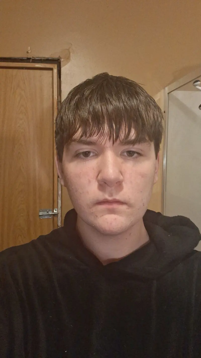 chaseatkins2913 (18) male from US - sexting partner