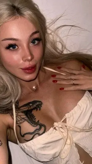 cherry843 (18) female from GB - sexting partner