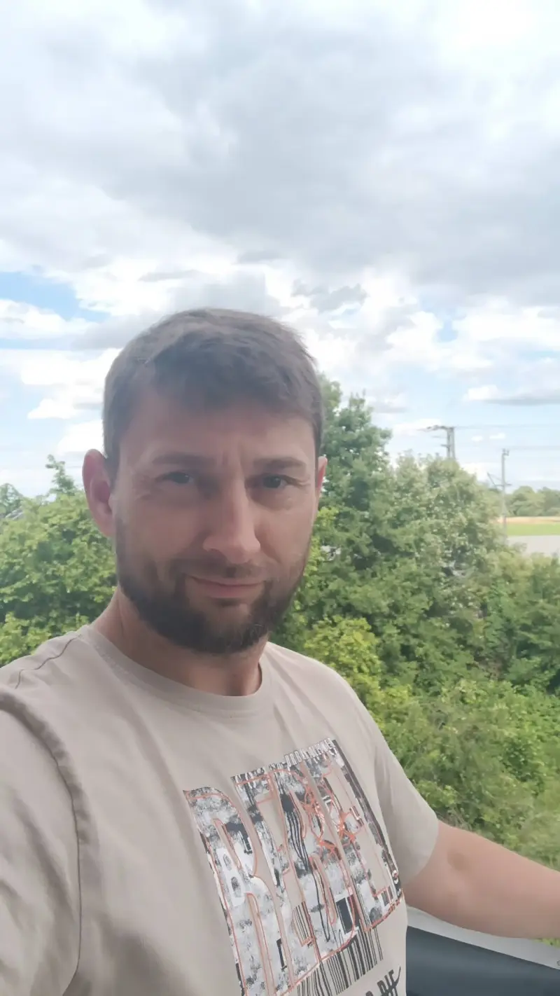 chris19999 (42) male from DE - sexting partner