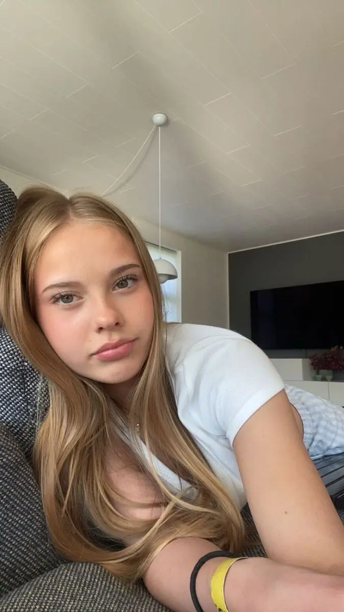 chris2026 (18) female from US - sexting partner