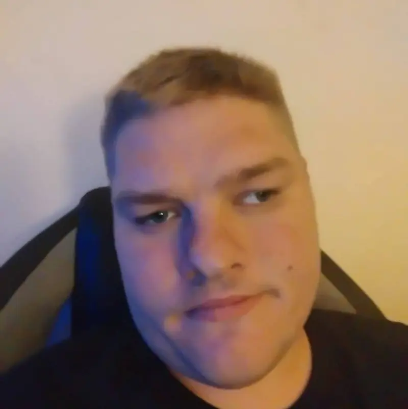 chrisrenfroe08 (29) male from US - sexting partner