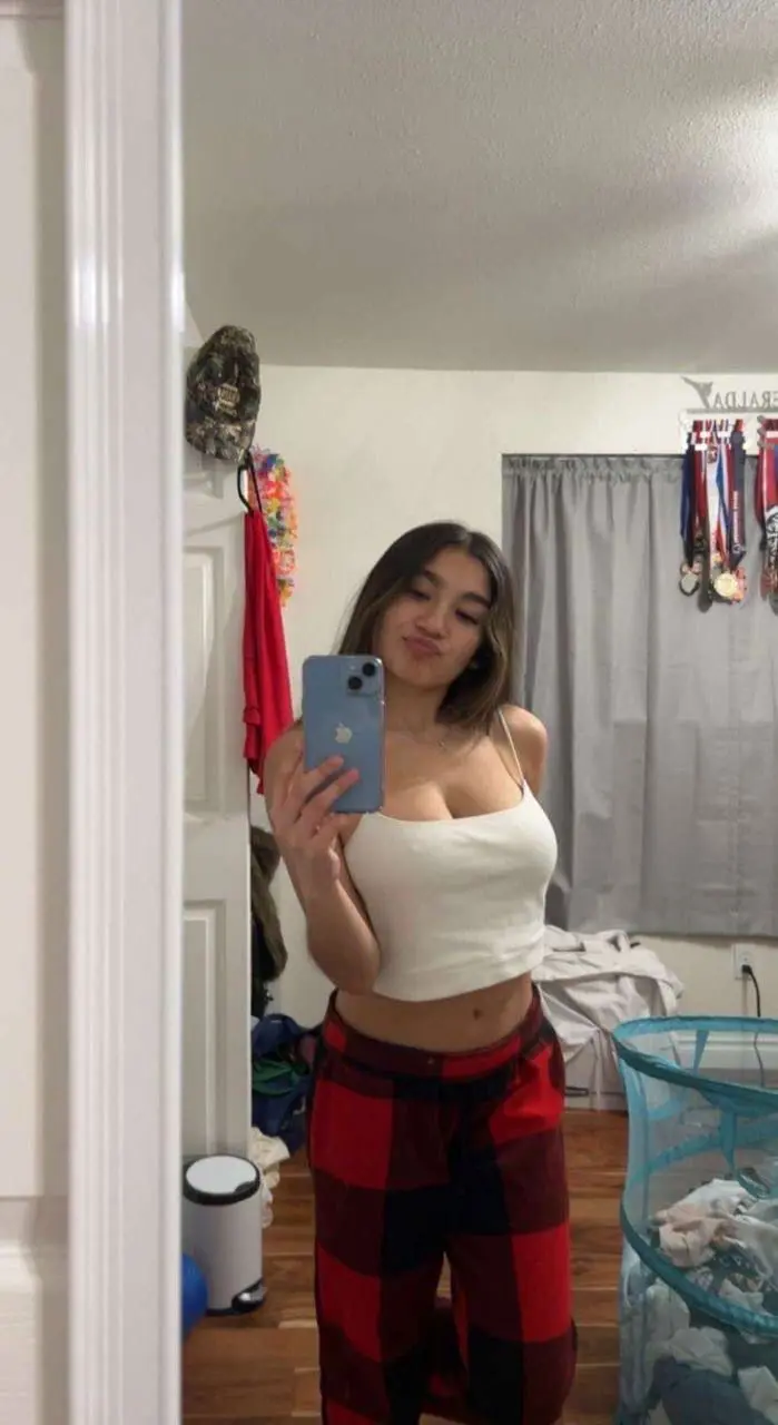 chrisskising83 (21) female from SZ - sexting partner