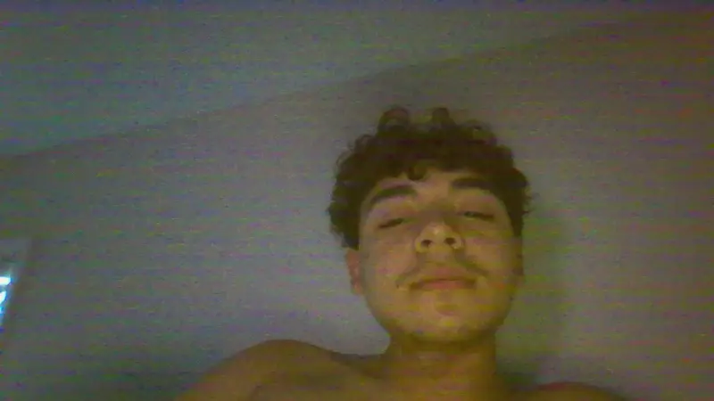 chrys7 (18) male from US - sexting partner