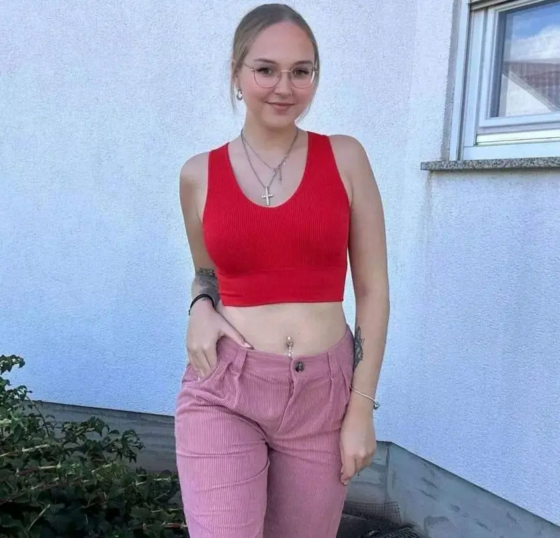 cibeyhu (23) female from US - sexting partner