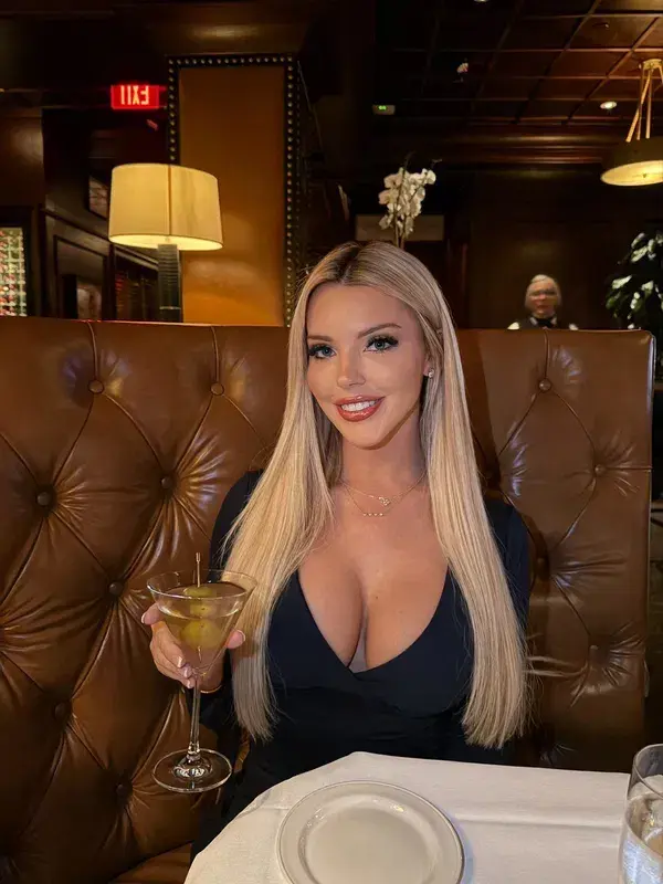 cicola6238 (22) female from US - sexting partner