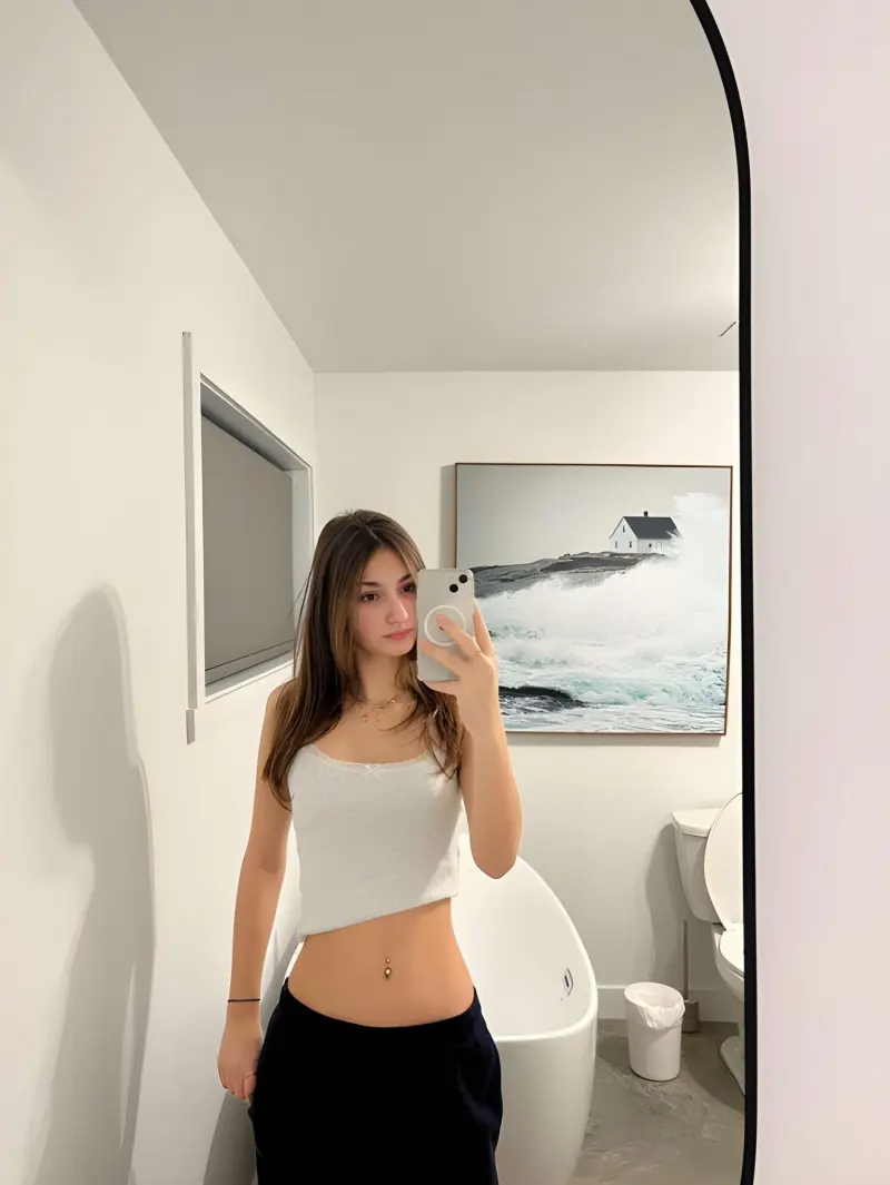 cikeri7433 (23) female from US - sexting partner