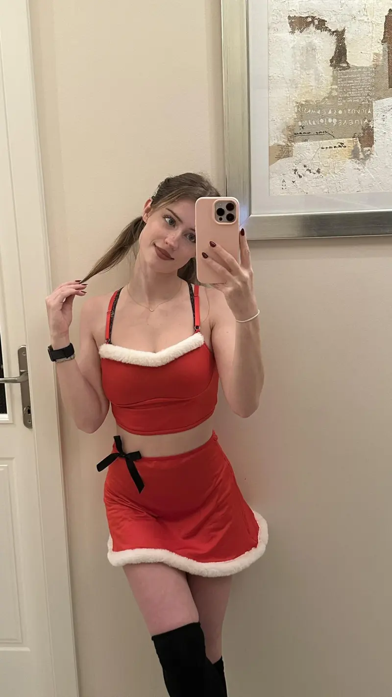 cikonom799 (18) female from US - sexting partner