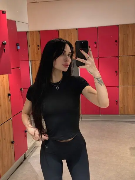 ciralip197 (22) female from GB - sexting partner