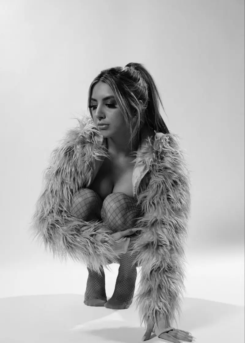 ciribot153 (28) female from CA - sexting partner