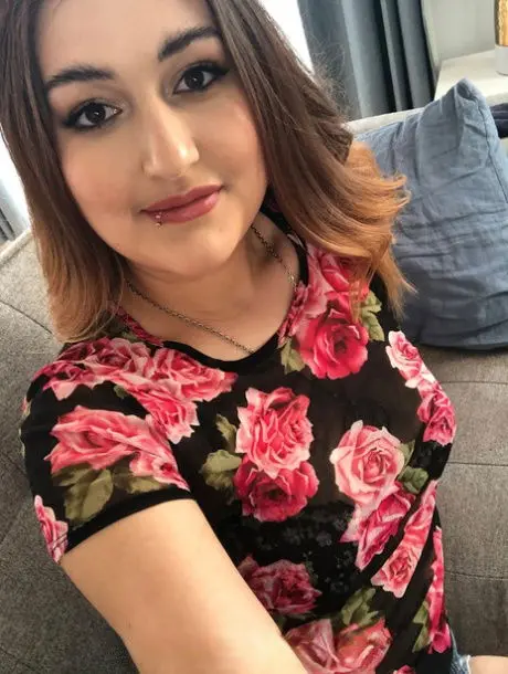 cixix89744 (18) female from CM - sexting partner