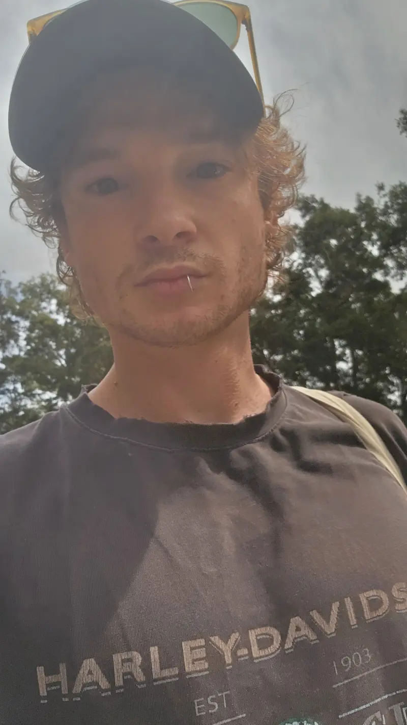 cjdspivee (18) male from AU - sexting partner