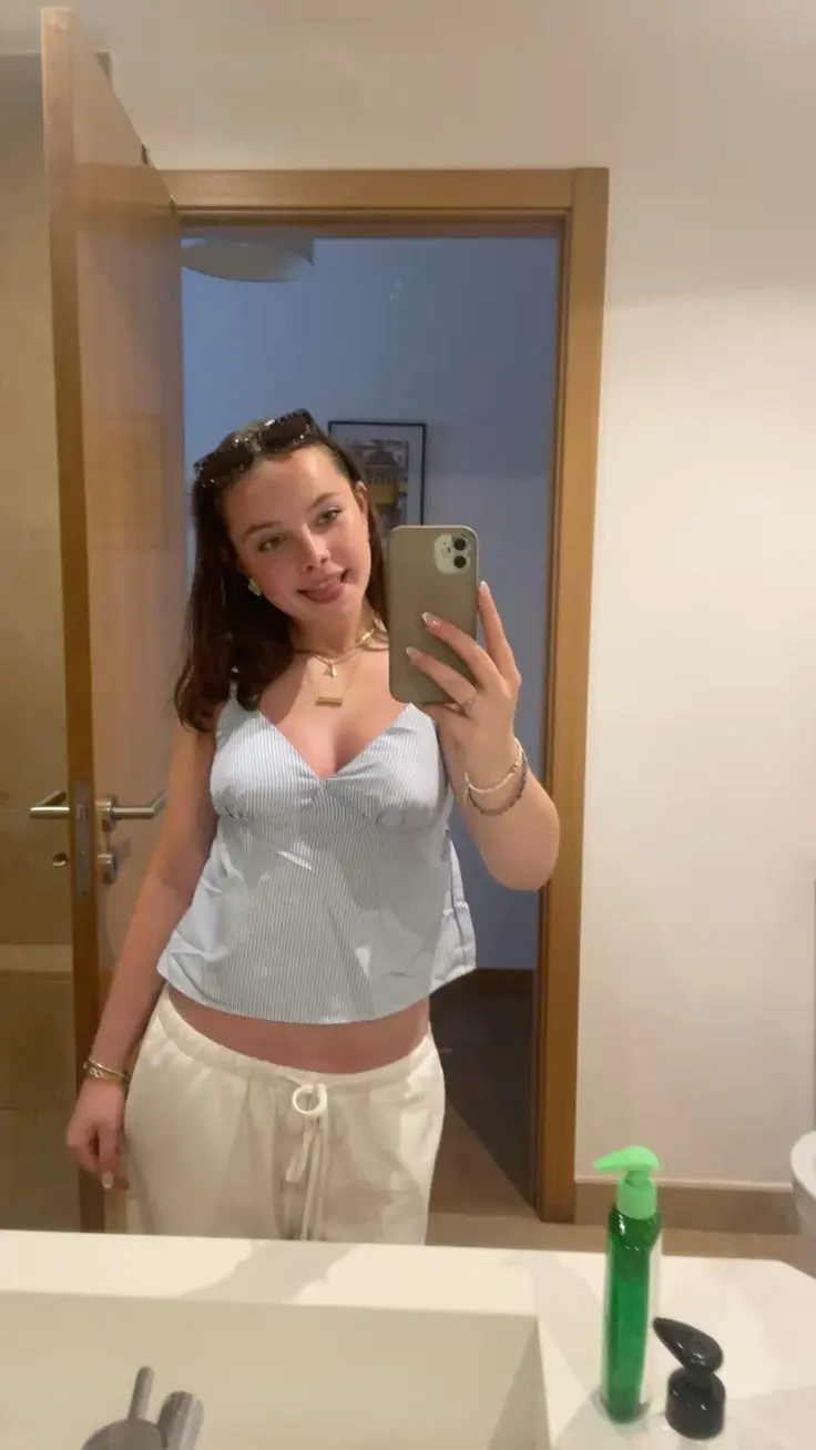 cobawe2385 (18) female from BE - sexting partner