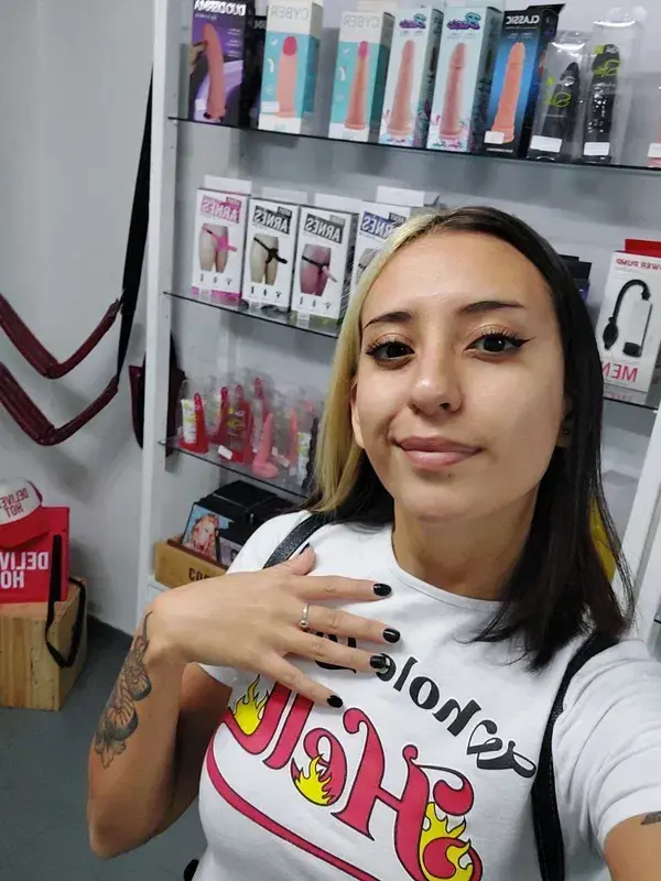 cobitox913 (18) female from BS - sexting partner