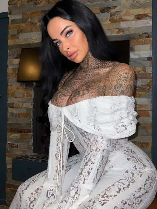 codali5761 (18) female from GB - sexting partner