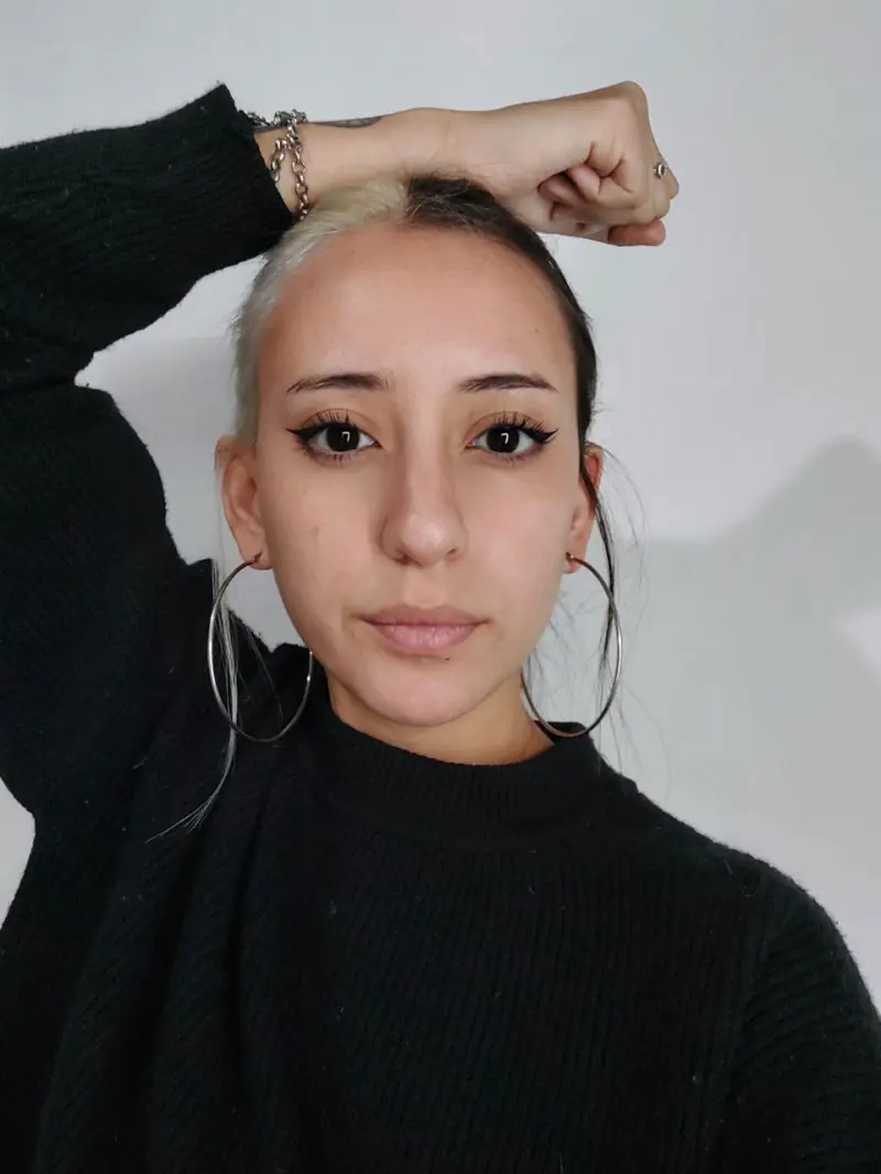 cofoti9319 (20) female from AU - sexting partner