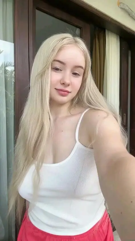 cogemeb273 (18) female from US - sexting partner