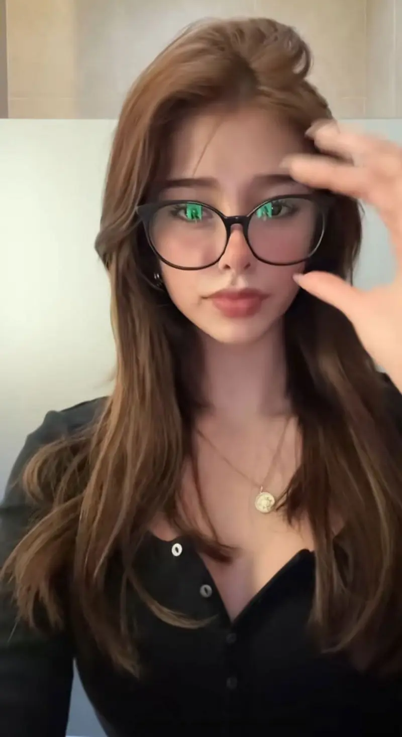 cokagi6619 (18) female from GB - sexting partner