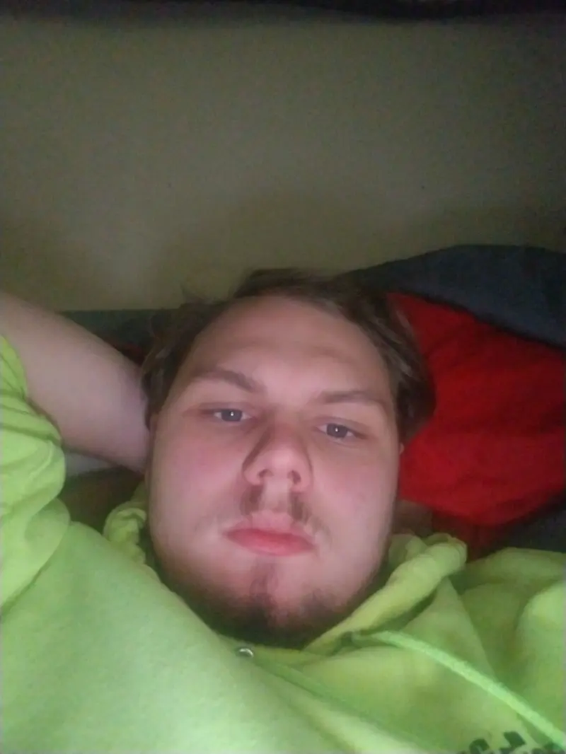 colbyv319 (18) male from US - sexting partner