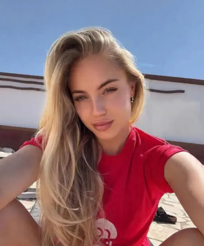 corixet (18) female from US - sexting partner