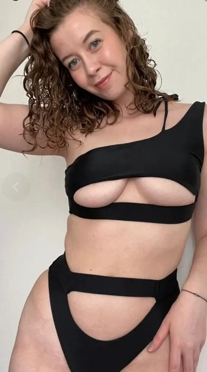 cowenej (22) female from US - sexting partner