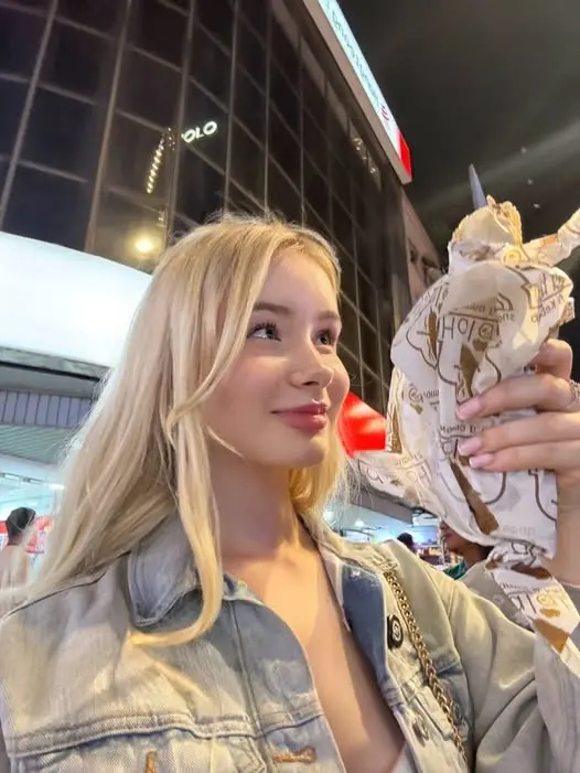 cubeqe (18) female from AU - sexting partner