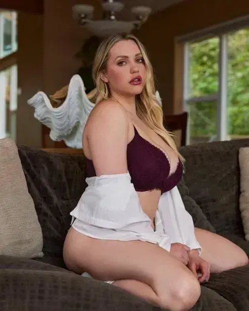 cycomp (18) female from US - sexting partner