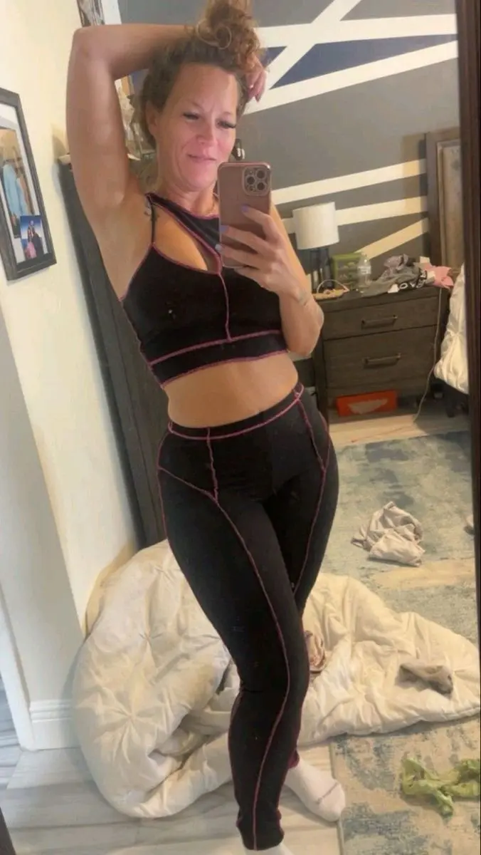 cynthialeanne48 (18) female from US - sexting partner