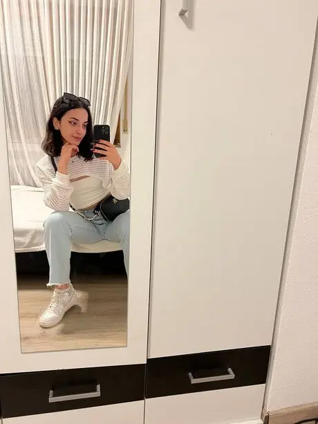 dadib45096 (18) female from AU - sexting partner