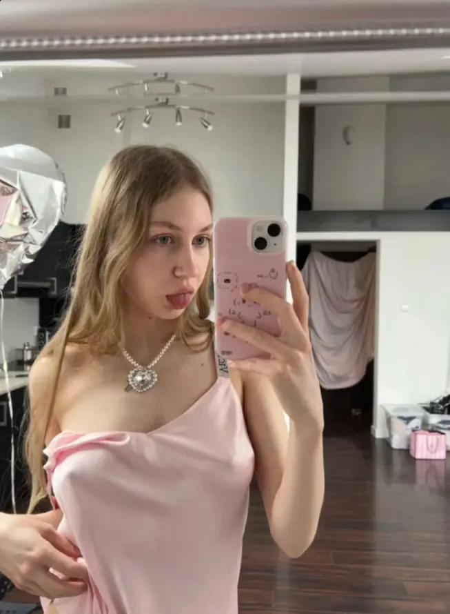 dagexiti (18) female from GB - sexting partner