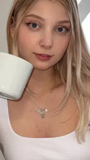 dahow64294 (18) female from DE - sexting partner