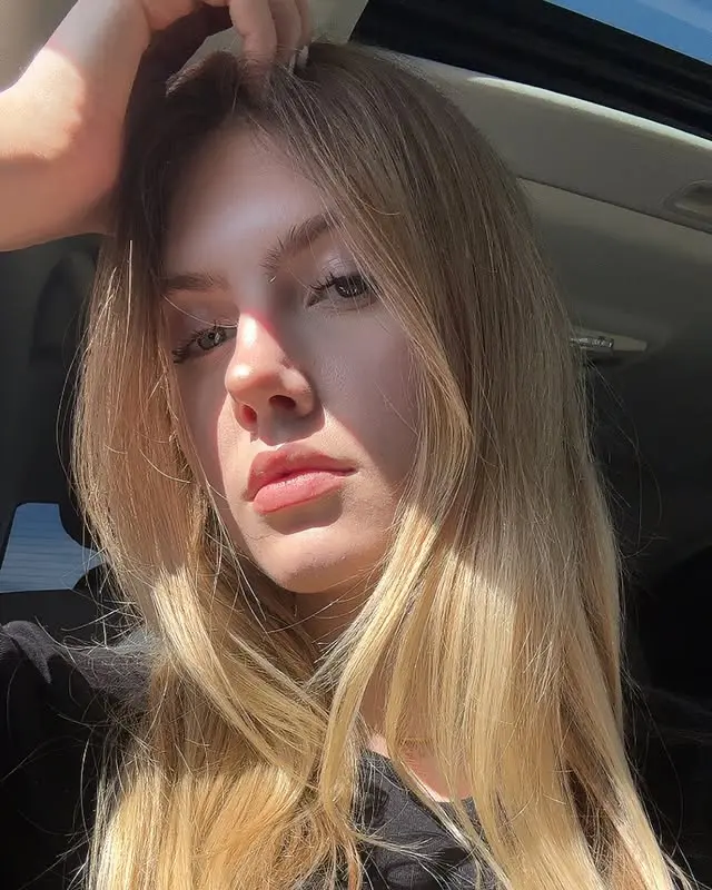 dajehac358 (18) female from GB - sexting partner