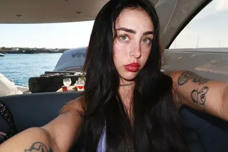 dakab48399 (18) female from DK - sexting partner